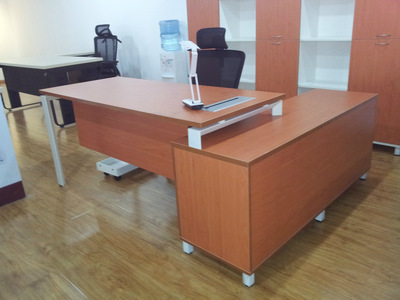 多功能实用办公桌 北京豪泰盛业家具的办公设备租赁优选